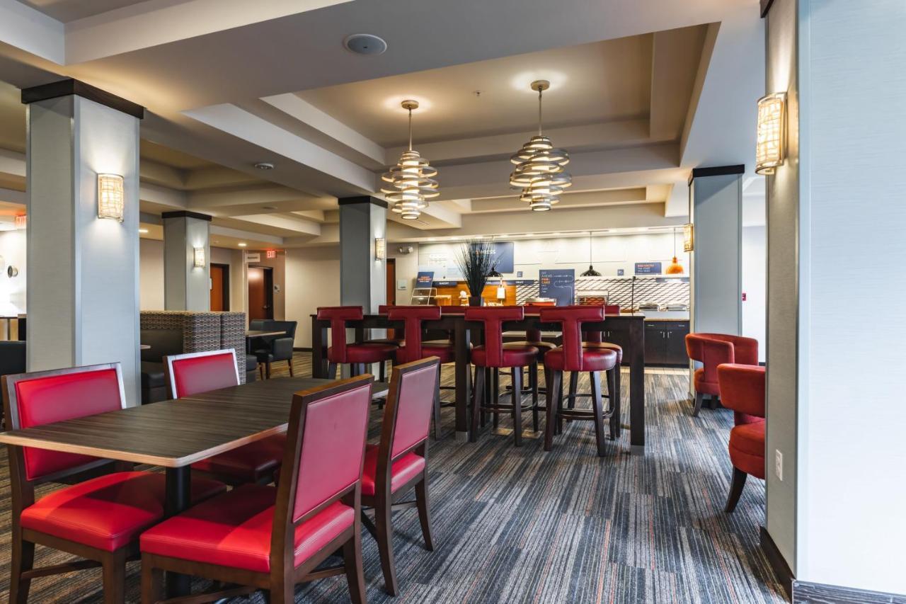 Holiday Inn Express & Suites New Martinsville By Ihg Exterior photo