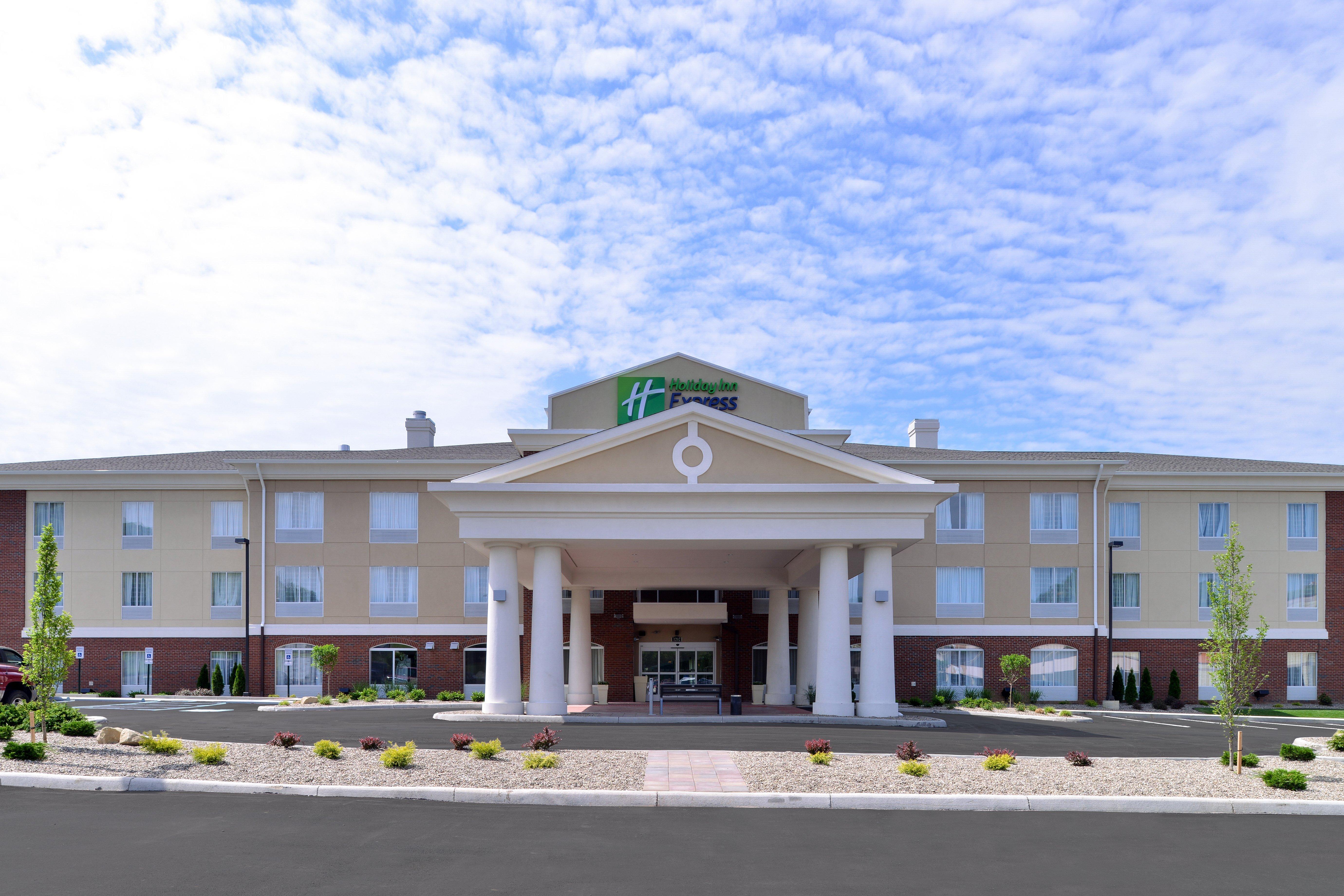 Holiday Inn Express & Suites New Martinsville By Ihg Exterior photo