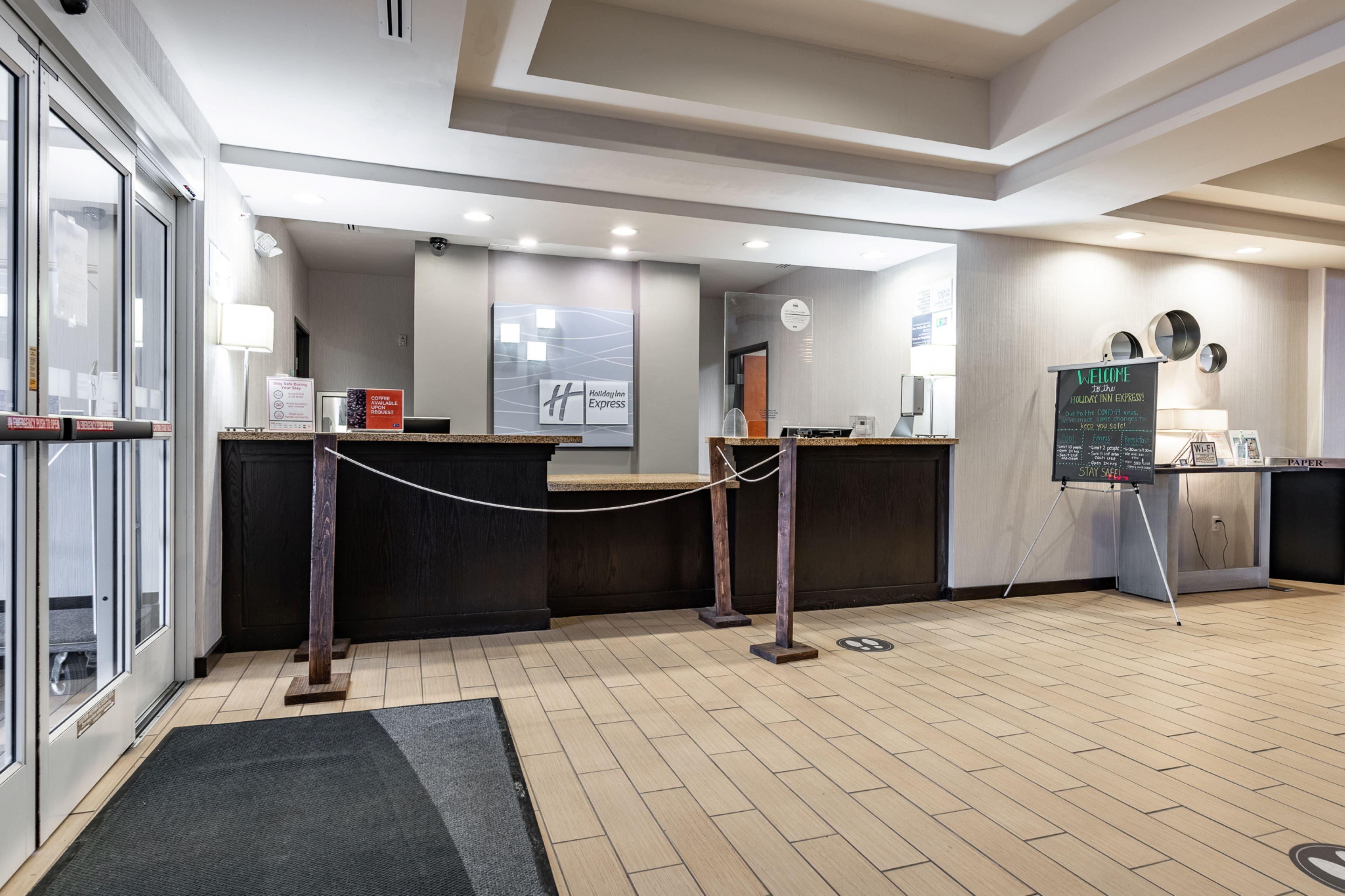 Holiday Inn Express & Suites New Martinsville By Ihg Exterior photo