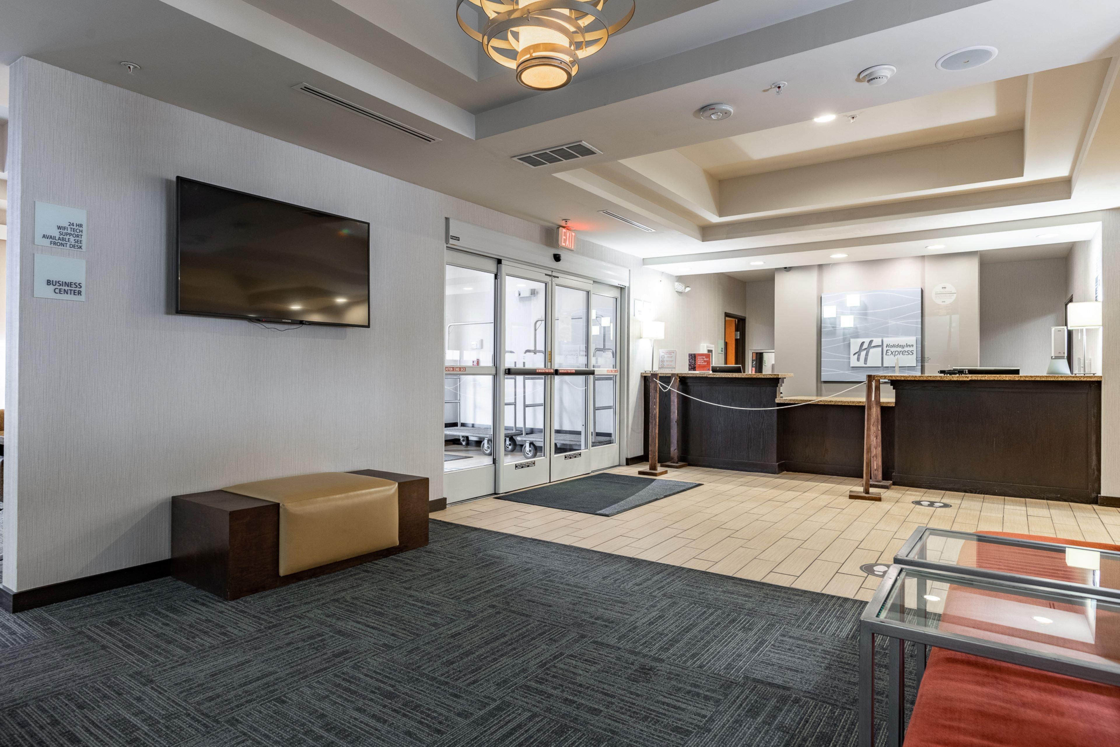 Holiday Inn Express & Suites New Martinsville By Ihg Exterior photo